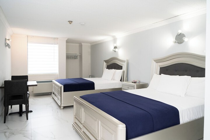 Room 32 of 81