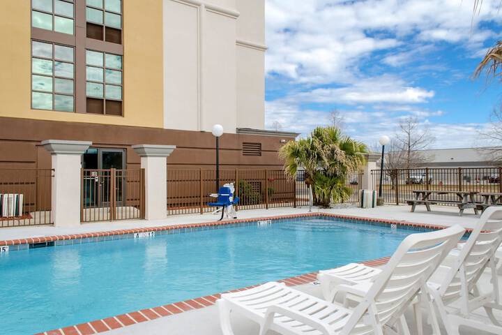 Pool 31 of 39
