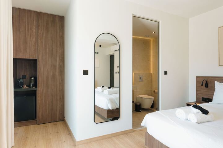 Room 93 of 172