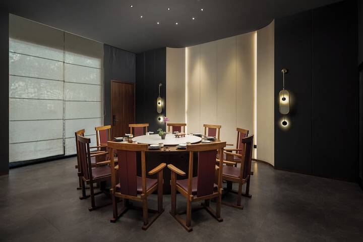 Dining 43 of 64