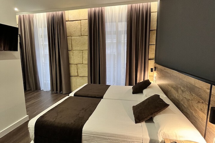 Room 8 of 147