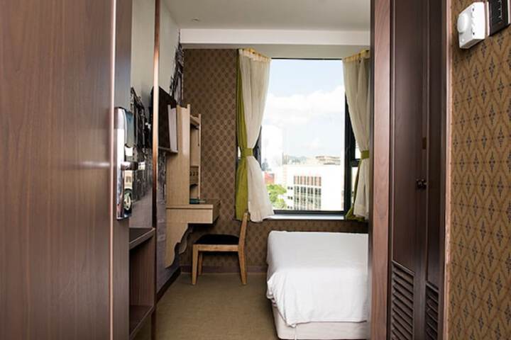 Room 14 of 46