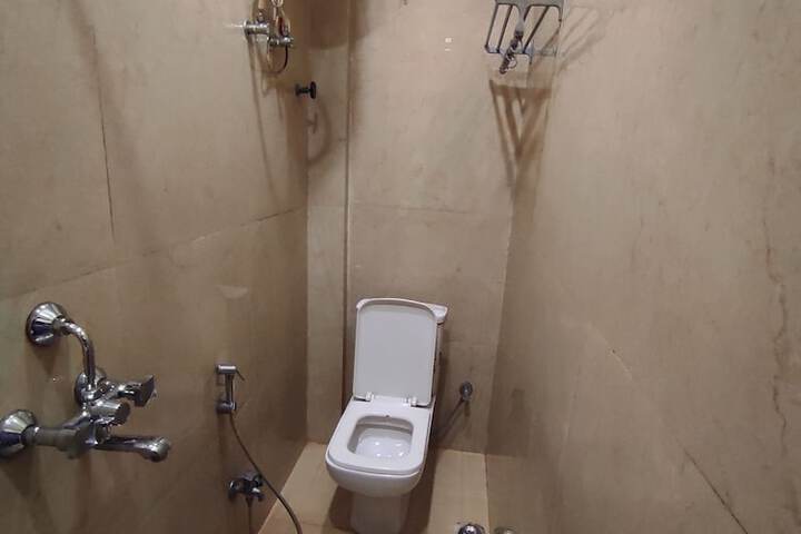 Room 8 of 19