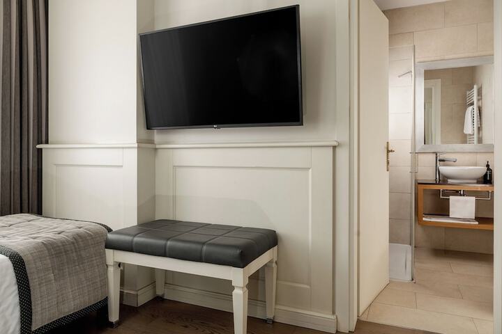 Room 25 of 34