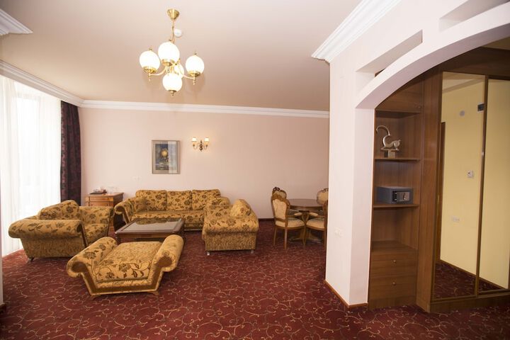Room 23 of 141