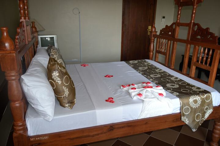 Room 4 of 24