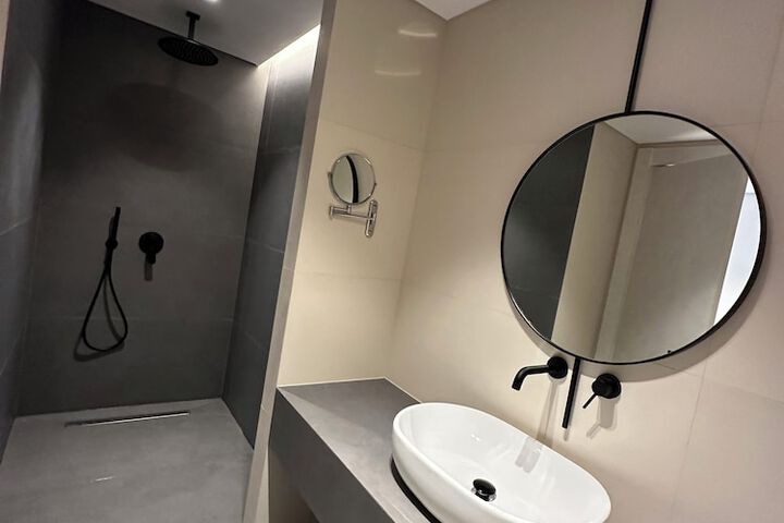 Room 95 of 142