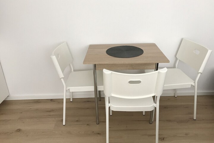 Room 9 of 30