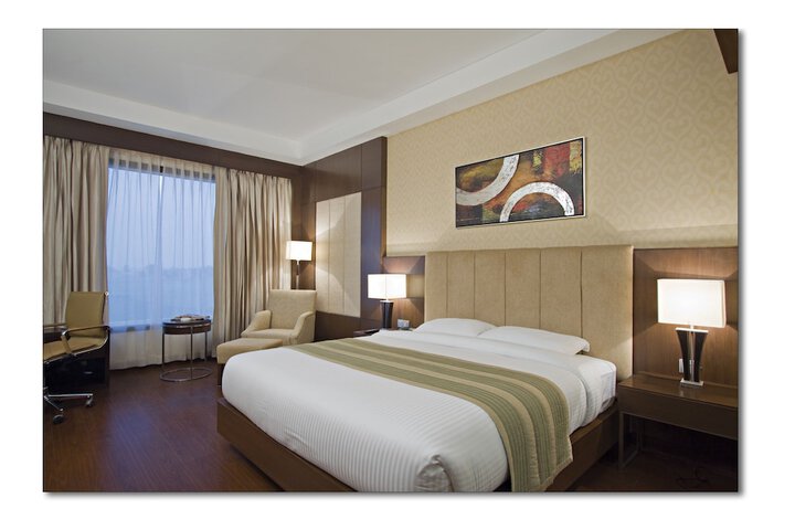 Room 3 of 53