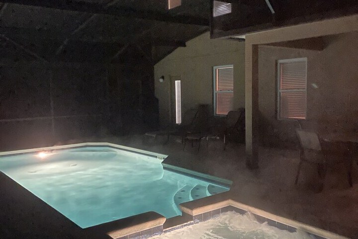 Pool 21 of 28