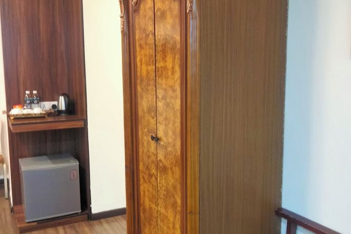 Room 7 of 16