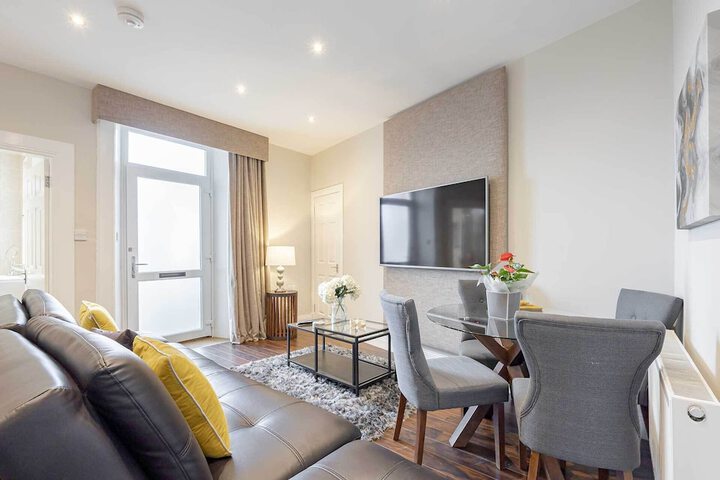 Carmel Apartments Queen Street Residence