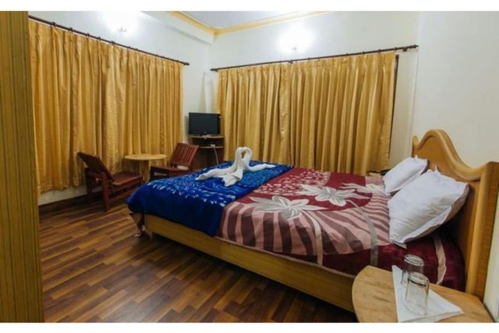Room 1 of 3