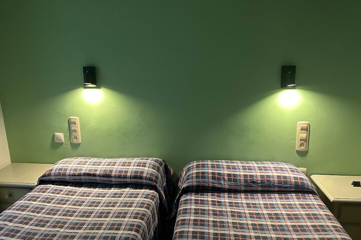 Room 8 of 28