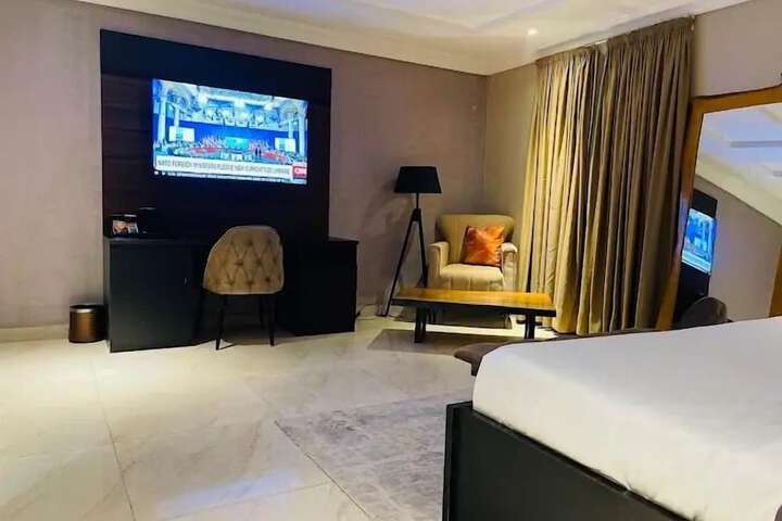 Room 3 of 25
