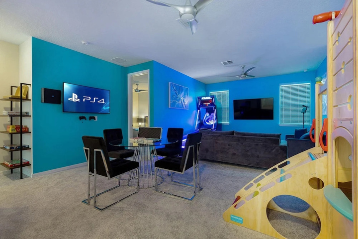 Room 13 of 28