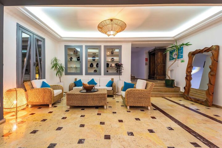 Entrance & Lobby