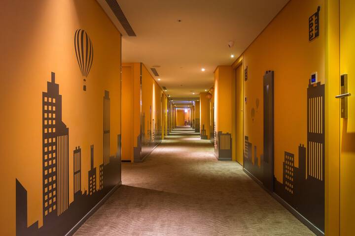 Ballroom/Hall 163 of 171