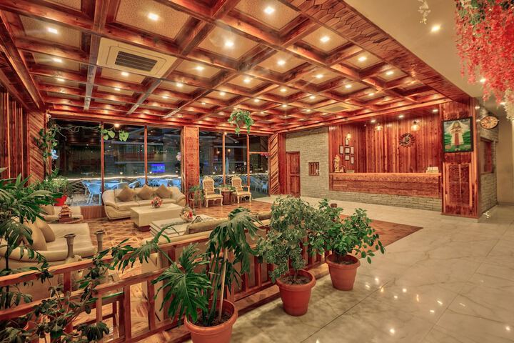 Snow Flakes Resort & Spa Centrally Heated Luxury Resort
