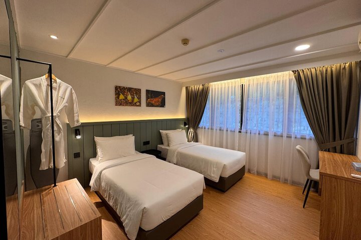 Room 27 of 64