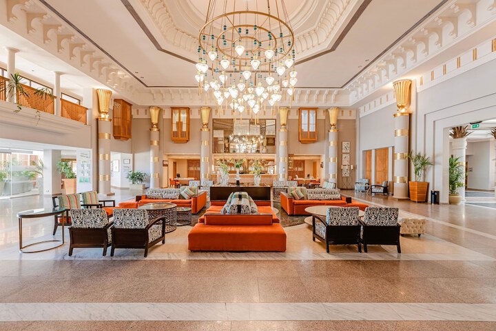 Entrance & Lobby