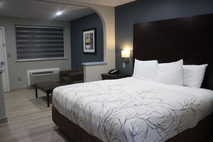 Room 11 of 27