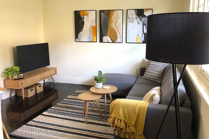 Room 6 of 8