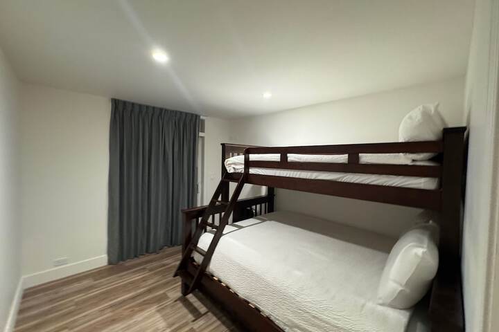 Room 33 of 104