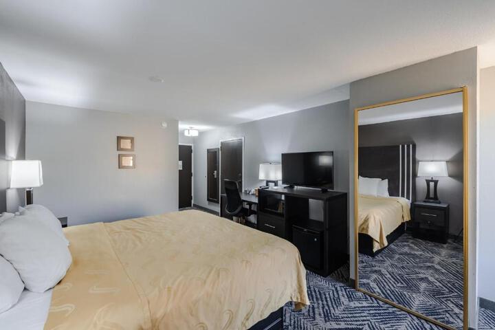 Standard | King Bed (20 of 25)