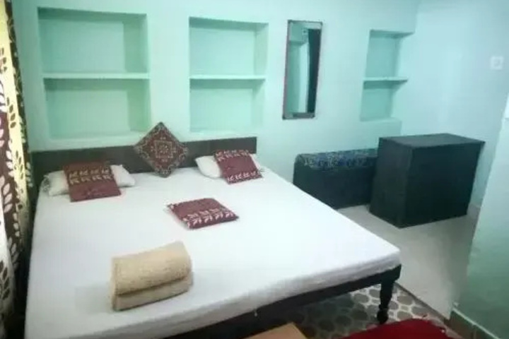 Room 4 of 18