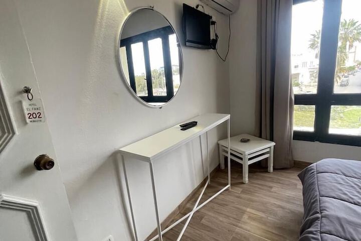 Room 5 of 11