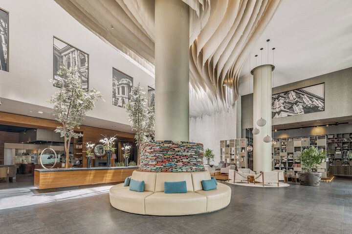 Lobby lounge