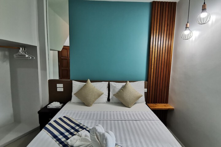 Room 6 of 90