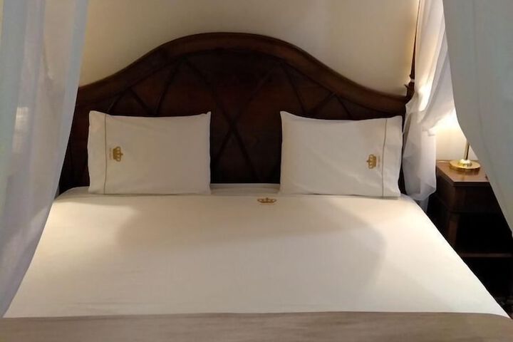 Room 8 of 29