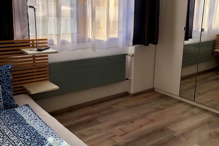 Room 5 of 11