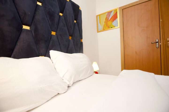 Room 4 of 41