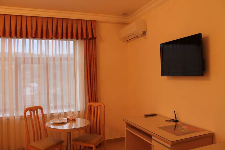 Room 15 of 28