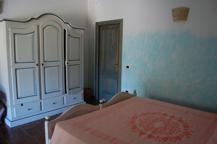 Room 3 of 32