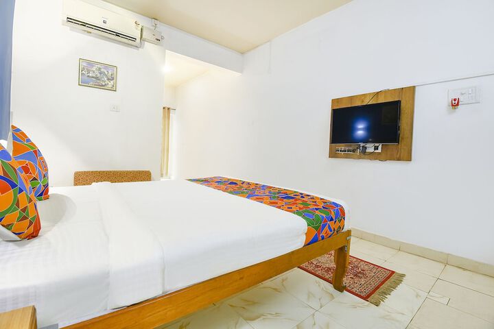Room 12 of 32