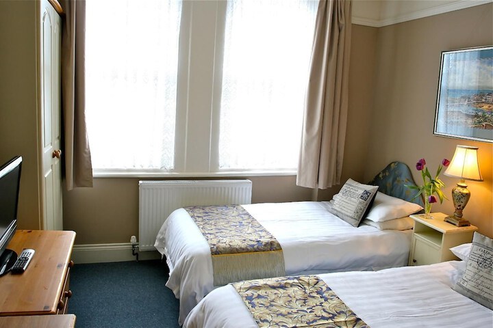 Room 8 of 19