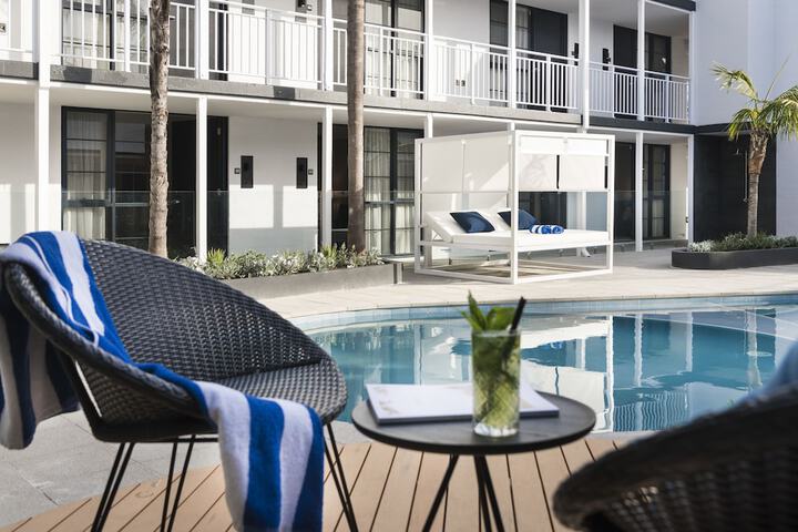 Pool Hotel