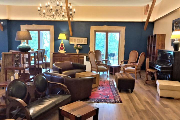 Lounge 60 of 71
