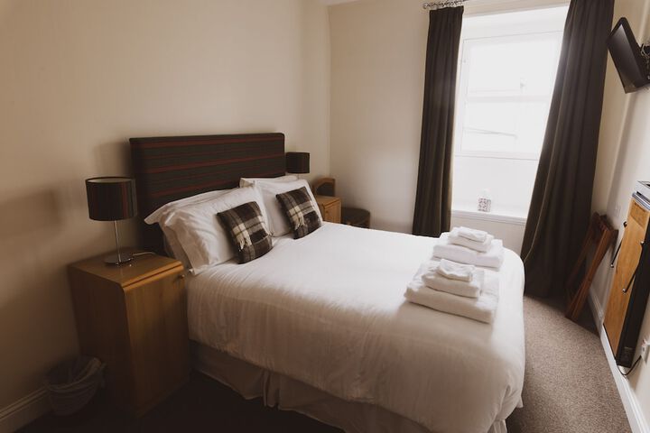 Room 4 of 43