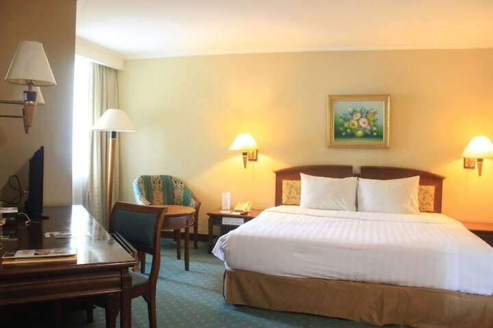 Room 15 of 48