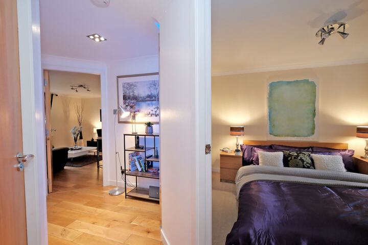 Riverview-2br-sleeps4-citycentre-parking-fastwifi