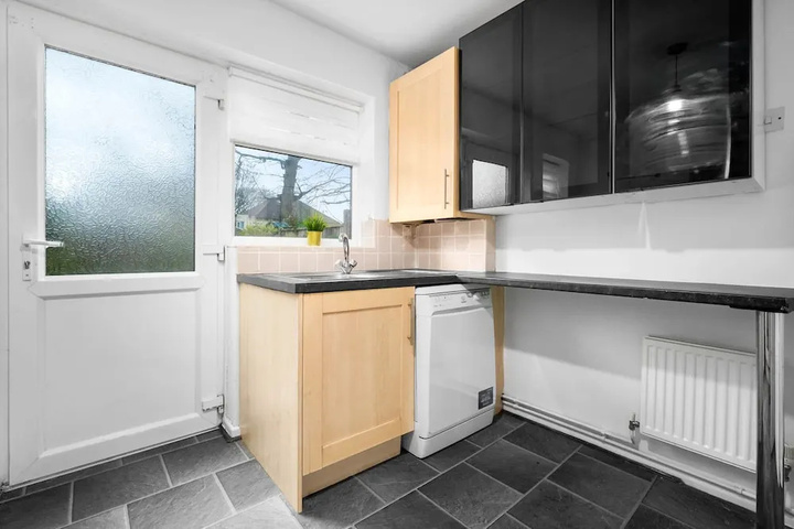 Stylish Three Bedroom Retreat With Garden
