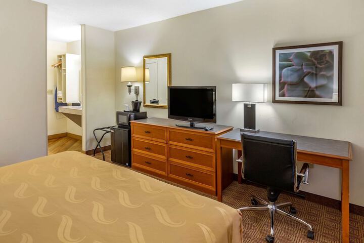 Standard | King Bed (3 of 16)