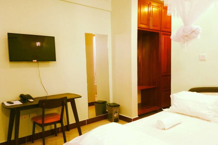 Room 4 of 23