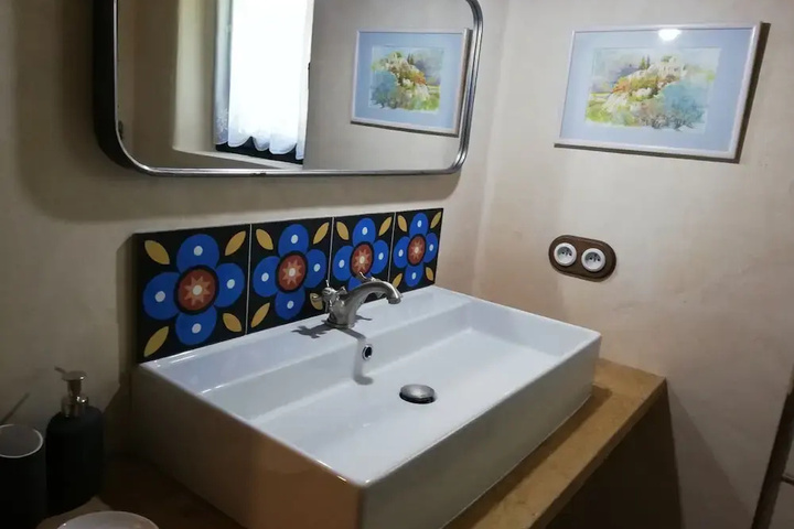 Room 9 of 13
