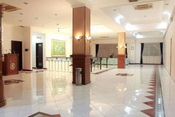 Ballroom/Hall 14 of 25